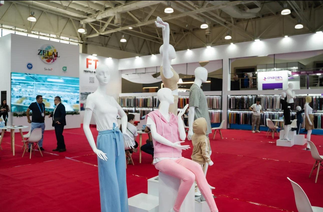 Zelal Tekstil Триумфально Выступила на UzTextileExpo-2024, Привлекая Международное Внимание.